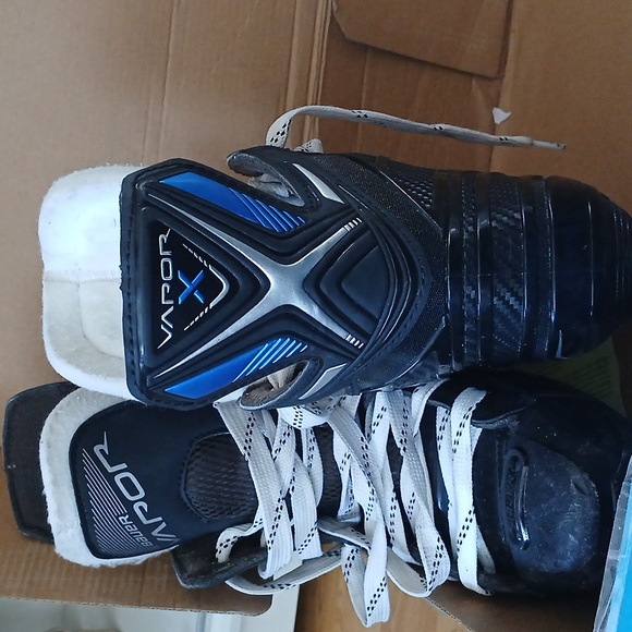 Bauer Vapor Volt Hockey Skates - Picture 3 of 6